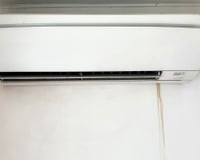 Ar-condicionado pingando dentro do quarto: testei soluções para resolver sem técnico