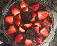 Torta de morango com brigadeiro e oreo