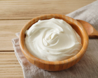 Iogurte natural feito em casa que rende muito para você sempre ter na geladeira