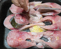 4 truques para acabar como cheiro forte do peixe antes do preparo