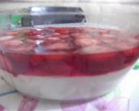 Gelatina ao creme com morangos