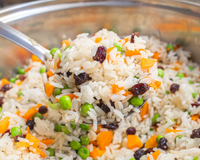 Arroz à grega turbinado para nenhum convidado colocar defeito na sua ceia de Natal