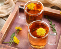 O chá dessa erva ajuda a limpar o fígado e reduz o inchaço: aprenda a fazer em casa