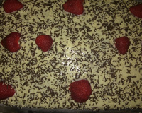 Bolo de chocolate e calda de chocolate