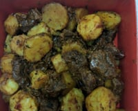 Carne refogada com batata doce