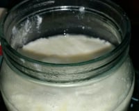 Coalhada da fazenda com leite de caixa