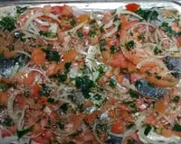 Sardinha ao forno com batata, cebola e tomate