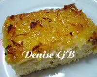 Cuca de Coco com Calda de Baunilha