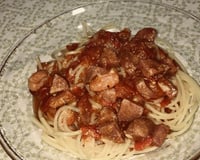 Espaguete com molho de calabresa