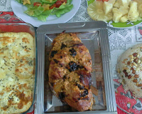 Pernil de porco recheado com ameixas