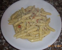 Macarrão penne ao molho de peixe