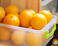 Se sua mãe não te ensinou, eu te ensino como manter as laranjas frescas por muito mais tempo guardando do jeito certo!