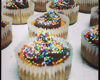 Muffin com gotas de chocolate e coco