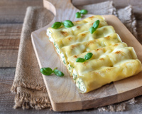 Canelones Recheados com Molho de Espinafre