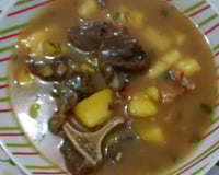Sopa de mandioca e carne