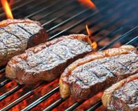 Vai fazer churrasco com a família no fim de ano? Esse é o truque que deixa até a carne de segunda macia