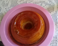 Pudim de leite condensado na panela de pressão