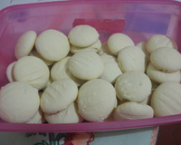 Biscoito de maisena com leite condensado e coco