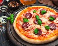 Bateu vontade de pizza? Aprenda uma receita fácil que fica pronta em apenas 5 minutos e sem precisar usar o forno