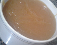 Doce brilhante de batata roxa