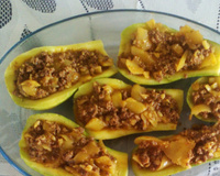 Canoa de abobrinha recheada com carne moída