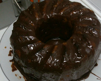 Bolo de cenoura com cobertura de chocolate