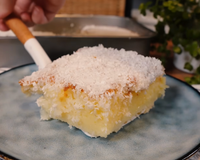 Sem farinha de trigo: esse bolo cocada fica úmido e irresistível em poucos minutos