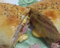 Pão recheado com presunto