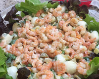 Salada de camarão rosa