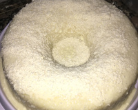 Bolo de tapioca com calda