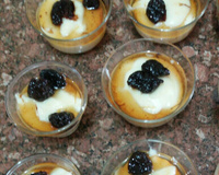 Manjar branco com calda de ameixas