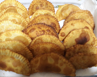 Massa de pastel com creme de leite e farinha