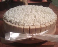 Bolo de bis com morango