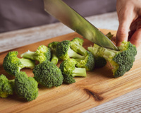 Eis o que você sempre deve fazer com o brócolis antes de cozinhar, mas a maioria das pessoas ignora
