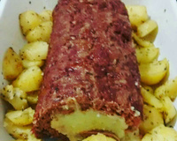 Rocambole de carne com batata