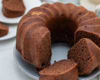 Já fiz esse bolo 12 vezes e ainda me surpreendo em como pode ser tão fofinho e fácil de fazer