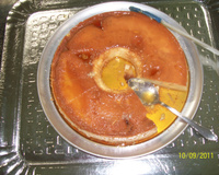 Bolo de cenoura com calda de chocolate e aveia