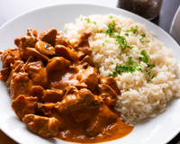 Molho cremoso, carne suculenta e batatinha sauté: o melhor strogonoff de mignon que você vai comer na vida