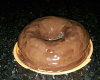 Bolo de chocolate com cobertura de brigadeiro