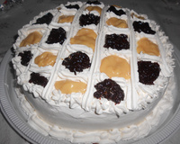 Torta de ameixa com doce de leite