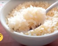 O segredo de como descongelar o arroz cozido para que fique soltinho e fresco