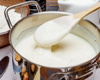 Os cozinheiros concordam: "Para deixar o molho branco mais cremoso, não adicione mais manteiga, mas sim 50 ml de leite."
