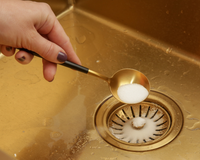 Adeus aos canos entupidos: o método para desobstruir ralos de pias e lavatórios