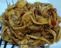 Macarrão de atum com molho de tomate