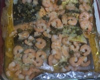 Postas de salmão assado com molho de camarão