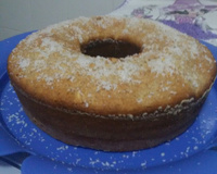 Bolo de mandioca com coco