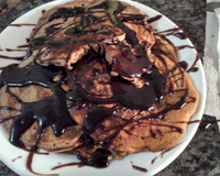 Waffles de chocolate com cobertura de chocolate