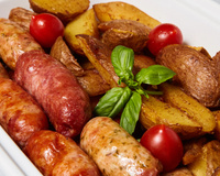 Linguiça assada com batatas