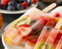 Picolé de frutas: receitas refrescantes e coloridas para espantar o calor