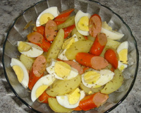 Salada quente de salsicha com batata